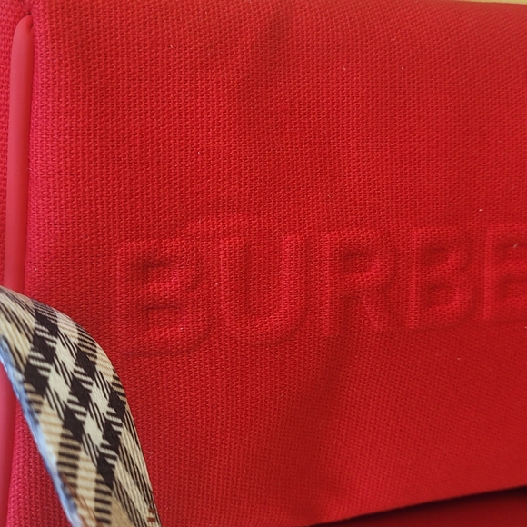 Burberry Pouch converted into to shoulder bag or cross body - Picture 14 of 16
